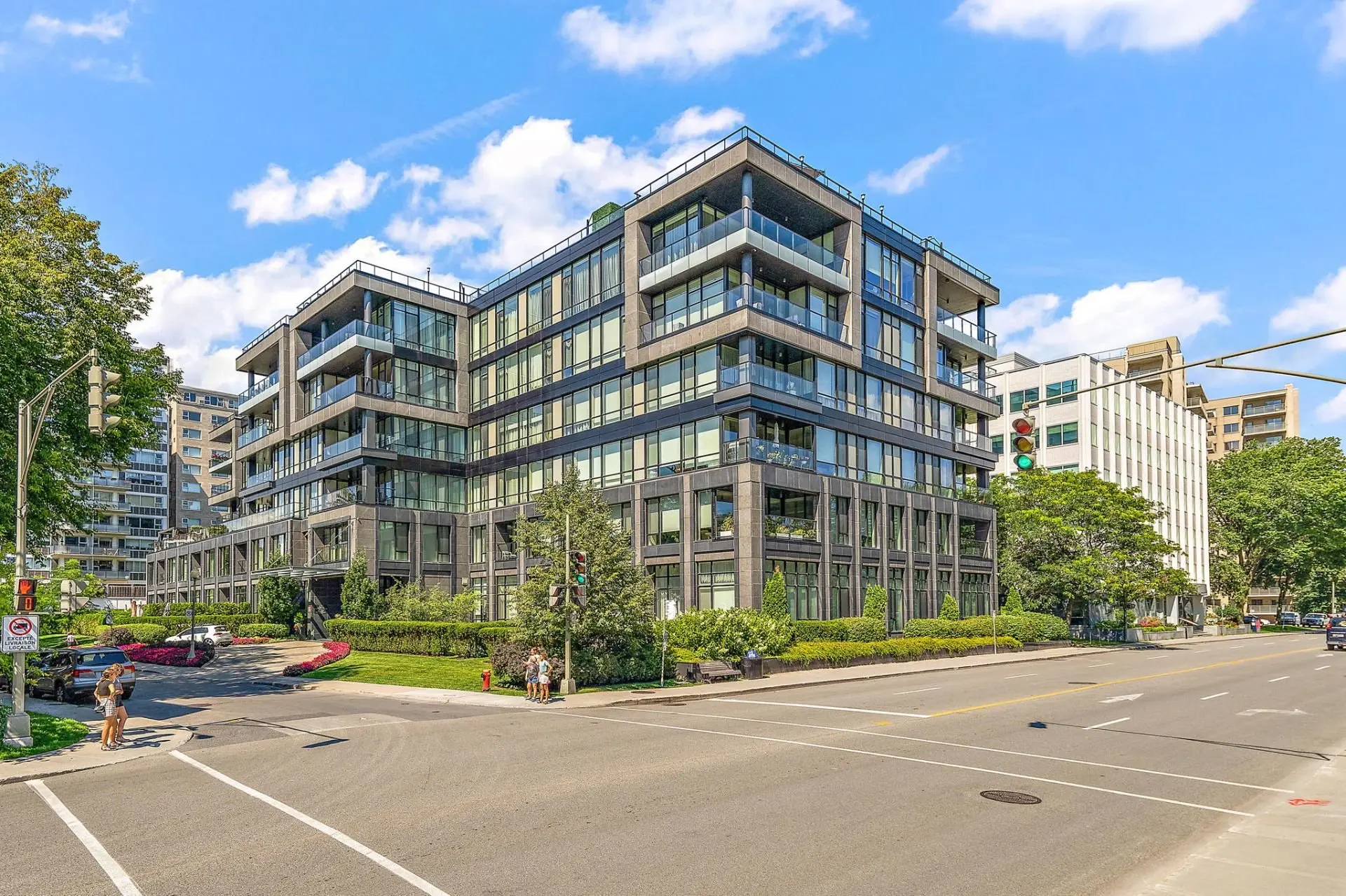 Le 215 Redfern — 4